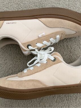 Cariuma sneakers